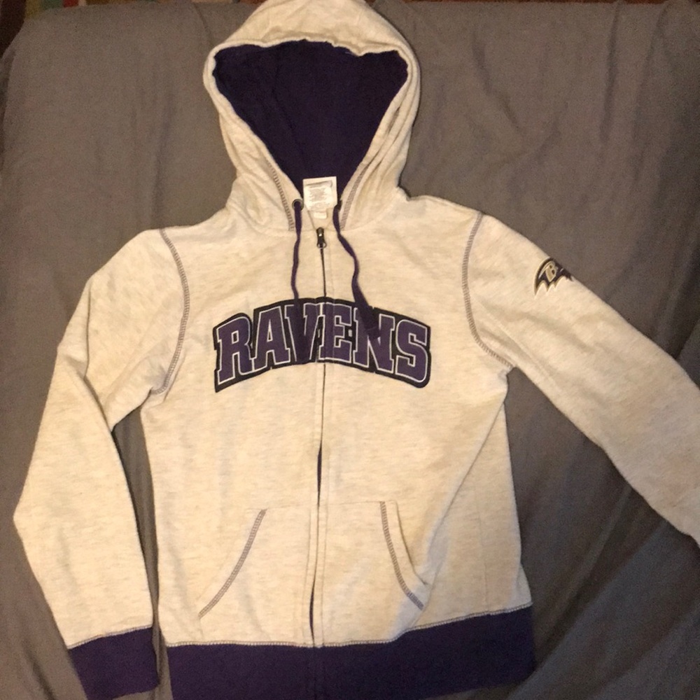 Long sleeve light gray Ravens zip up hoodie
